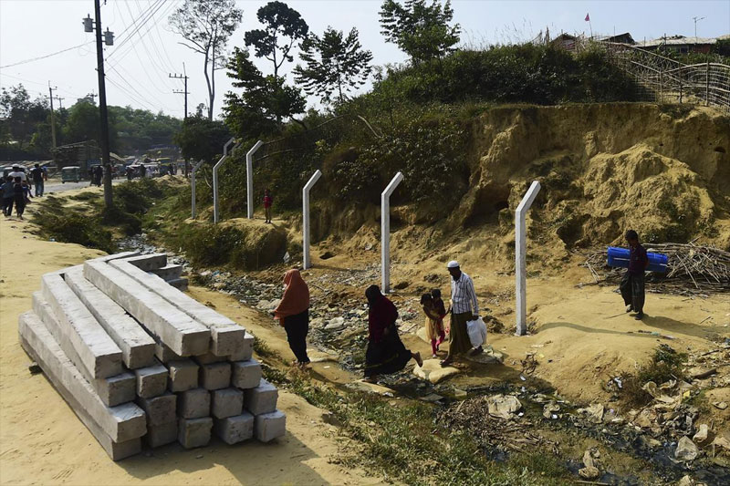 Bangladeshi military erecting barbed wire fences around Balukhali camp in Cox's Bazar. Rohingya Refugees and UN officials are fearful of further restrictions of movement. 