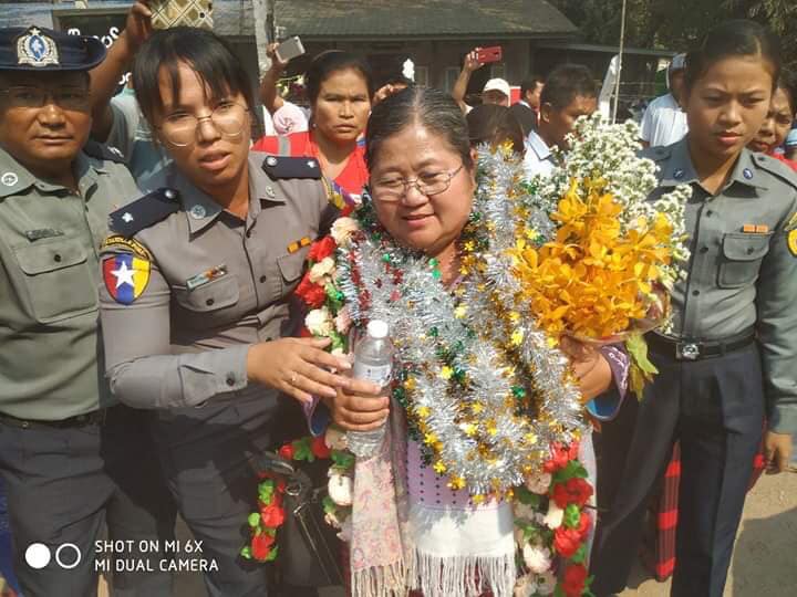 Karen human-rights activist, Naw Ohn Hla, has been arrested & charged for protesting land lost by villagers from Shwe Mya Sandi Housing Project. Local authorities declared the housing project as unofficial.  @karenwomenorg is calling for her immediate release