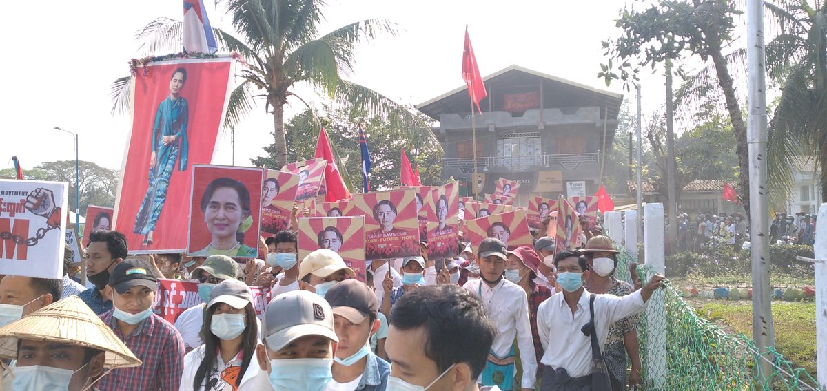 Protests against the coup and for federal democracy continue despite the military shooting and killing peaceful protesters. Protest in Pantanaw today