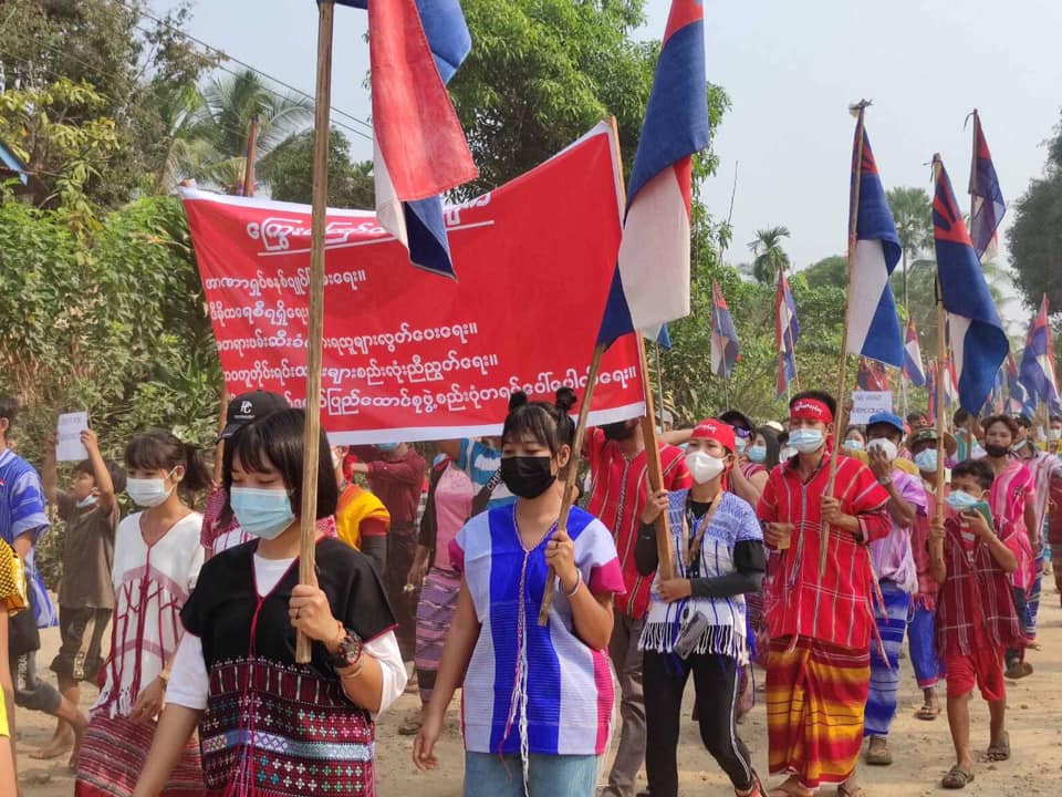 Karen people protesting against the military dictatorship today in the KNU-controlled area of Ye Township in Mon State were escorted by KNU Brigade (6) for their safety