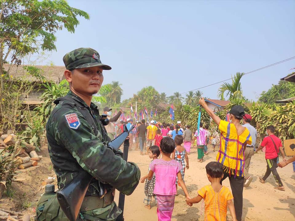 Karen people protesting against the military dictatorship today in the KNU-controlled area of Ye Township in Mon State were escorted by KNU Brigade (6) for their safety