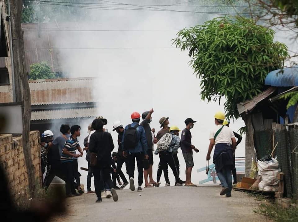 Government security forces attack Kayah protest.  At least five anti-government protesters were detained and others injured during a crackdown by Myanmar's security forces on a protest in Minelone ward, Loikaw, in Kayah State. (Photo: CJ) 