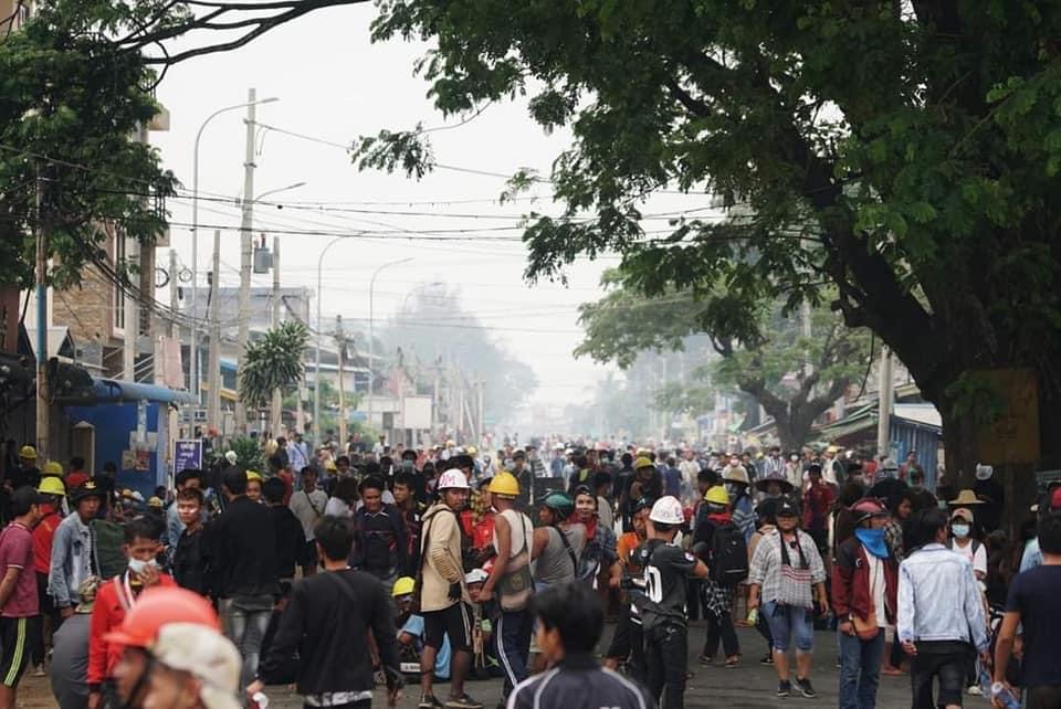 Government security forces attack Kayah protest.  At least five anti-government protesters were detained and others injured during a crackdown by Myanmar's security forces on a protest in Minelone ward, Loikaw, in Kayah State. (Photo: CJ) 