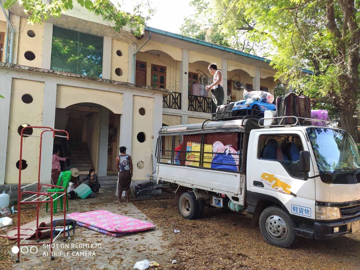 Thayet, Magway Region:  SAC  ordered civil servants from Thayet hospital participating #CivilDisobedienceMovement to leave from the housing not later than Apr 8. The participants left from the housing today. 