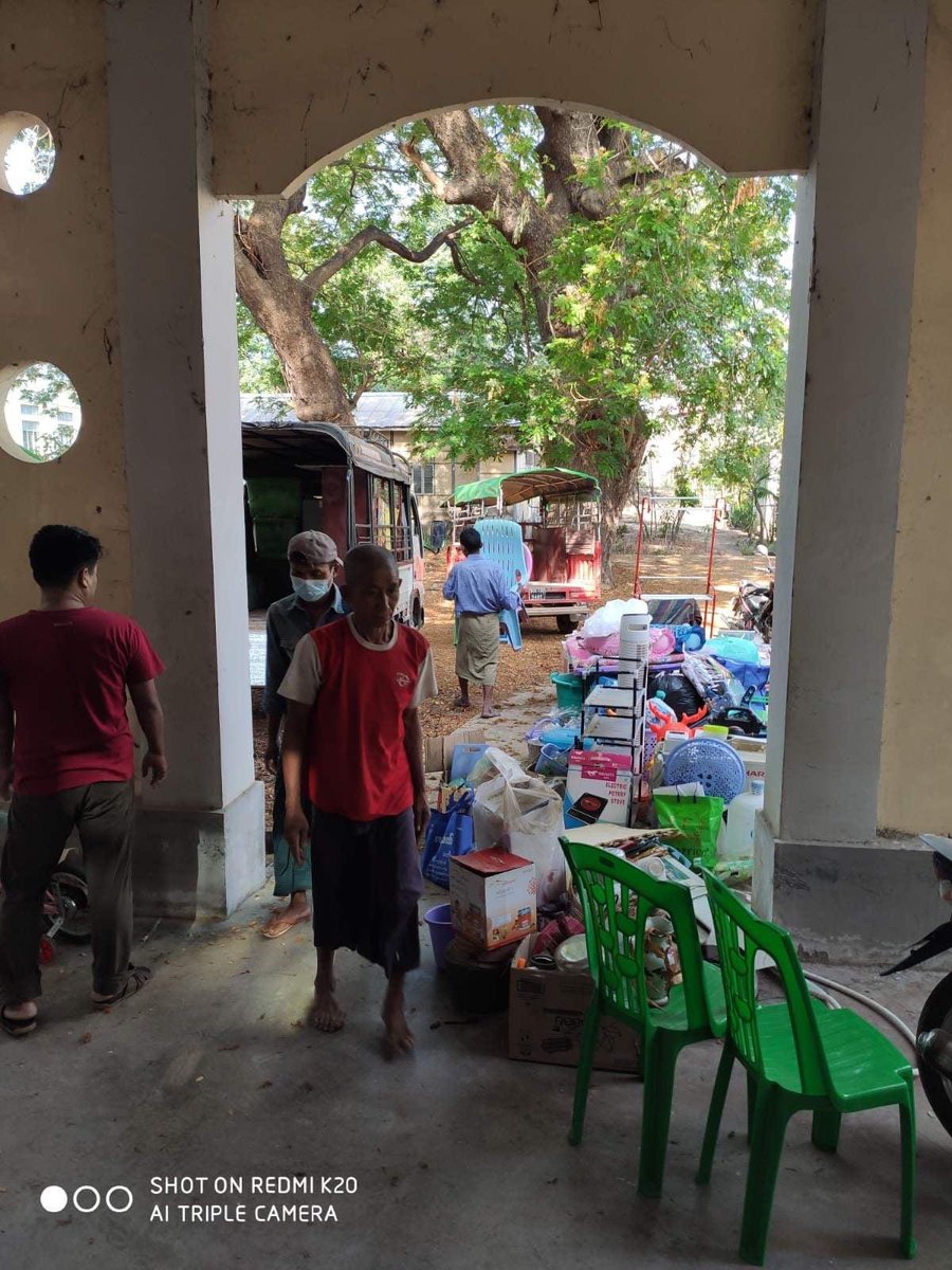 Thayet, Magway Region:  SAC  ordered civil servants from Thayet hospital participating #CivilDisobedienceMovement to leave from the housing not later than Apr 8. The participants left from the housing today. 