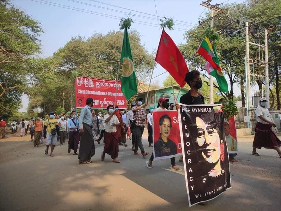 Despite crackdowns on anti-coup protesters and arbitrary arrests, residents of Myingyan in Mandalay Region took to the streets on Thursday morning in defiance of the military junta