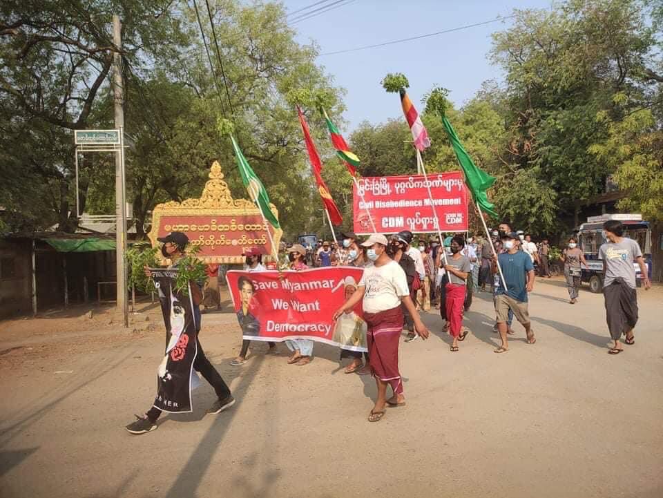 Despite crackdowns on anti-coup protesters and arbitrary arrests, residents of Myingyan in Mandalay Region took to the streets on Thursday morning in defiance of the military junta