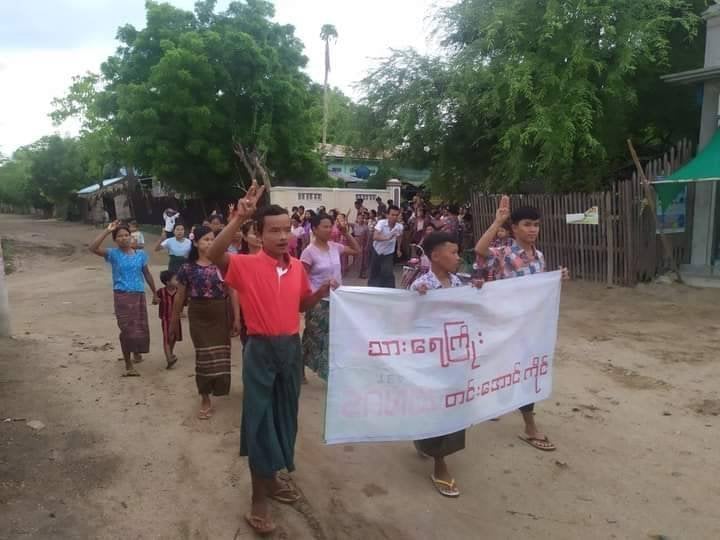 Kyay Nin Gyi villagers in Sagaing rallying this morning (Jul 4) in protest against Myanmar's military junta.   Photos: CJ  