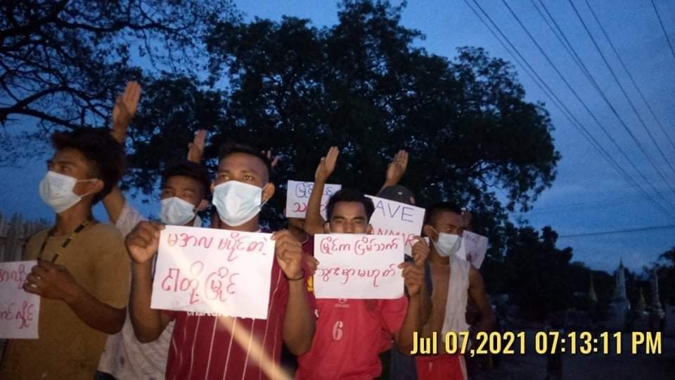 An anti-military night strike was held in the northwestern zone of Myaing Township on 7 July