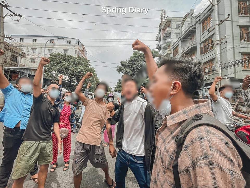 Residents of Mandalay's Mya Taung rallied against the military government on Wednesday at noon. (Photo:Spring Diary)   