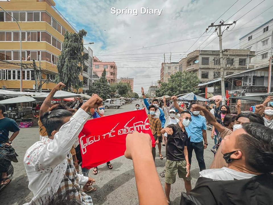Residents of Mandalay's Mya Taung rallied against the military government on Wednesday at noon. (Photo:Spring Diary)   