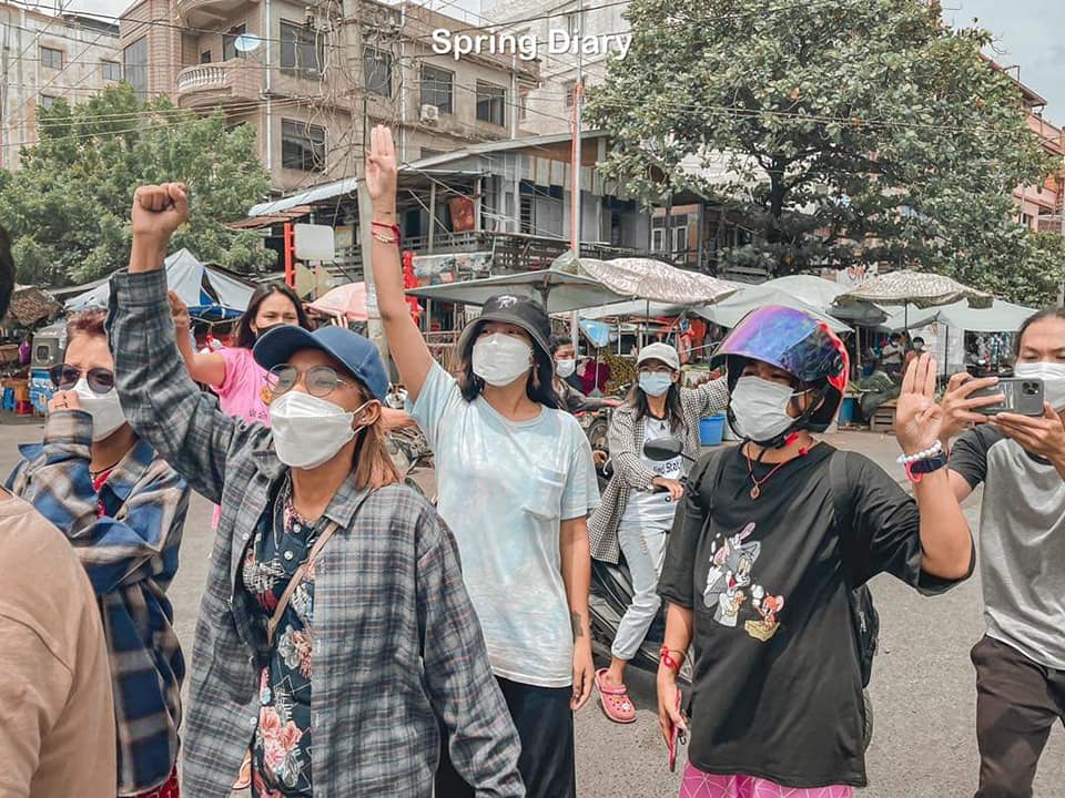 Residents of Mandalay's Mya Taung rallied against the military government on Wednesday at noon. (Photo:Spring Diary)   