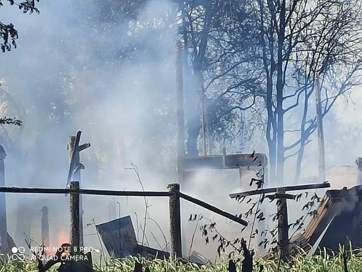 Junta troops torched houses in Chaung-U Village in Sagaing Region's Pale Township on Friday morning. Hundreds of homes are believed to have gone up in flames. (Photo: CJ)     