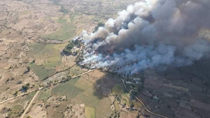 Junta troops torched houses in Chaung-U Village in Sagaing Region's Pale Township on Friday morning. Hundreds of homes are believed to have gone up in flames. (Photo: CJ)     