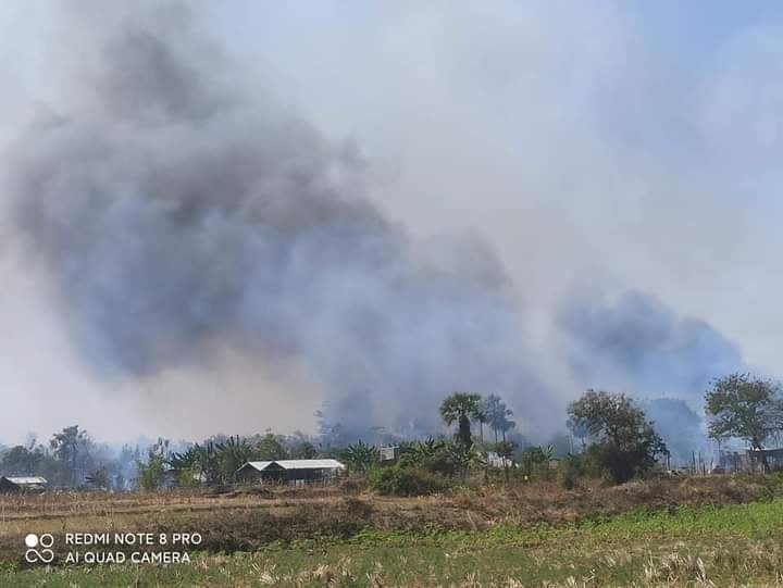 Junta troops torched houses in Chaung-U Village in Sagaing Region's Pale Township on Friday morning. Hundreds of homes are believed to have gone up in flames. (Photo: CJ)     