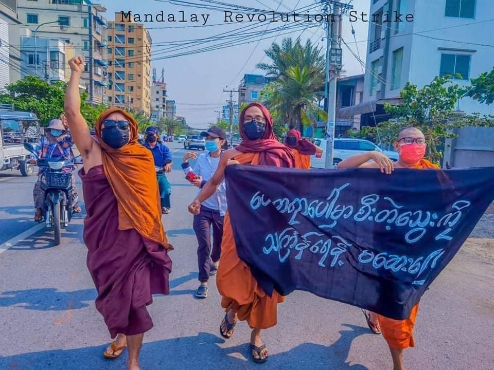 Mandalay protesters march to protest Thingyan festival April 9