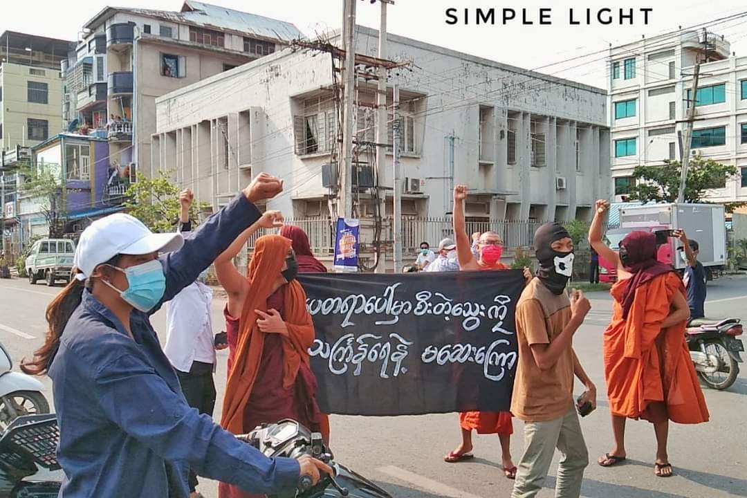 Mandalay protesters march to protest Thingyan festival April 9