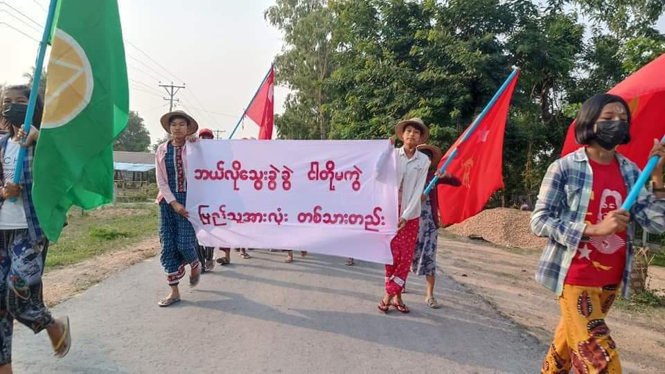 Rangoon On April 26, local people from the main strike line in Tangse Township led a protest march against the  army.