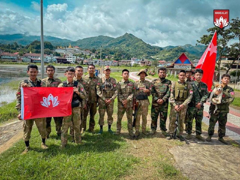 Mandalay PDF publicó fotos de la batalla por la captura de la ciudad de Mokot, Nung Cho, participó en las batallas por la captura de la ciudad de Saak Koo y ahora Mokok.