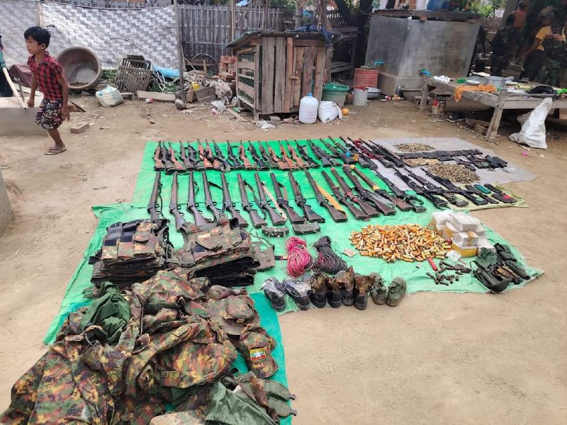 Au cours des combats dans la municipalité de Sangku, 29 soldats et policiers, dont le lieutenant-colonel Aung Min, ont été tués et 100 soldats se sont rendus. 73 armes ont été confisquées