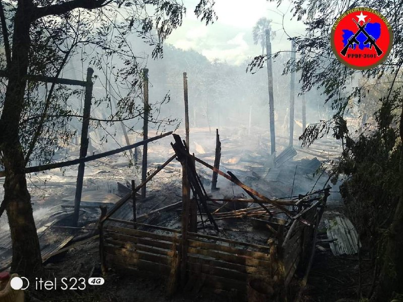 Canton de Baguio Tumteng, 21 maisons du village L'officier d'information du bataillon 3601 PPDF a déclaré à Yangon Modern Media que les soldats du conseil militaire avaient été blessés lors d'une attaque contre une colonne de l'armée qui a brûlé et détruit des voitures.