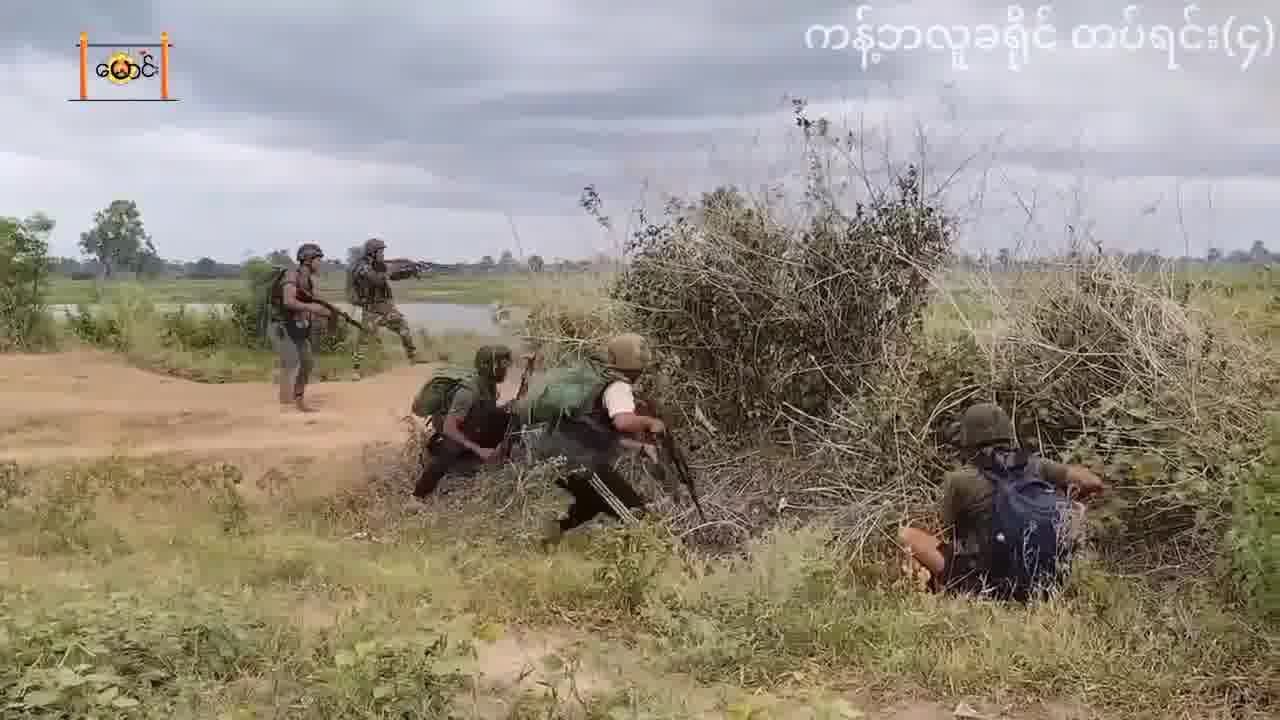 Birmanie : des combattants de la résistance du PDF affrontent les forces de la junte dans la campagne du canton de Kanbalu, situé au nord de la région de Sagaing