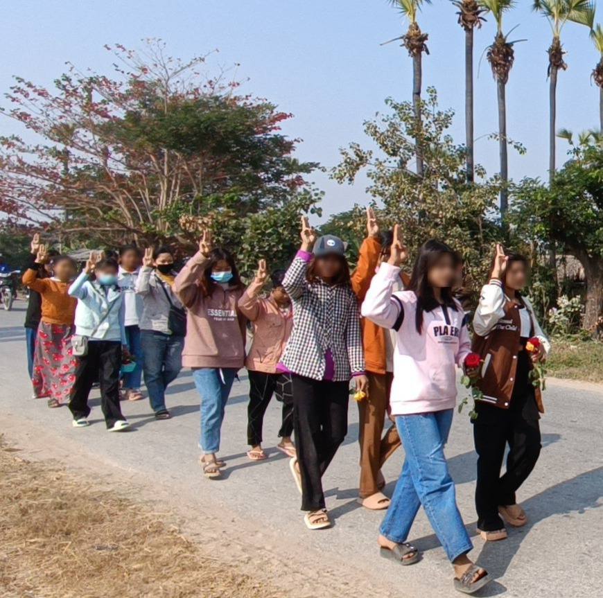 Marcha de protesta contra la dictadura militar en el municipio de Shwebo
