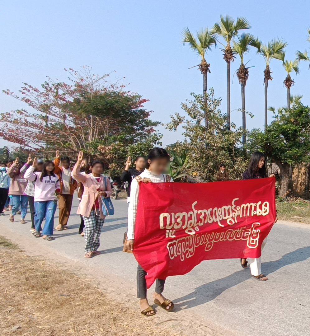 Marcha de protesta contra la dictadura militar en el municipio de Shwebo