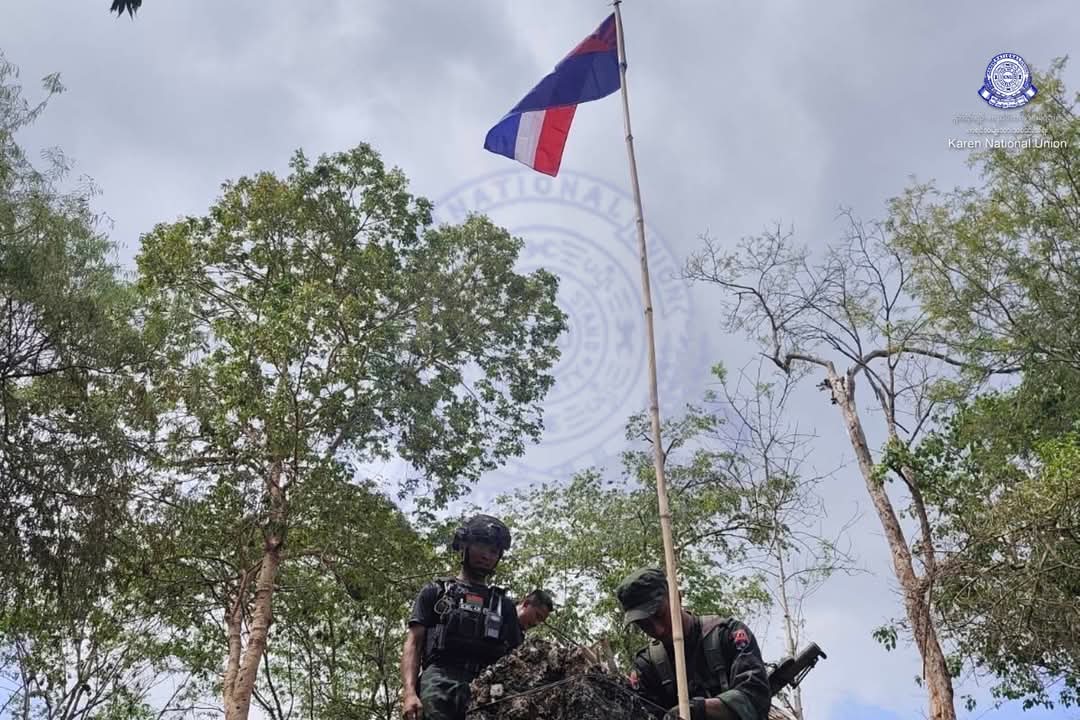 Myanmar : today the KNLA and PDF resistance seized control of the Hteekhee border post, an important crossing point on the border with Thailand