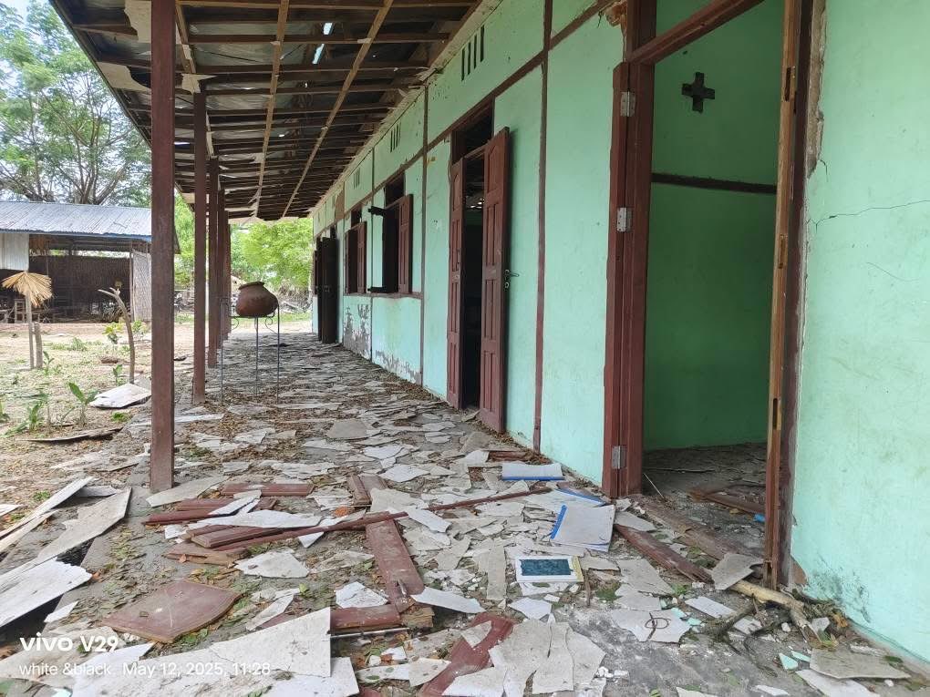 Os dois ataques aéreos da Junta esta manhã mataram dezenas de estudantes e dois professores e feriram muitos em uma escola localizada na vila gêmea de O Htein, município de Depayin na região de Sagaing, de acordo com fontes locais.