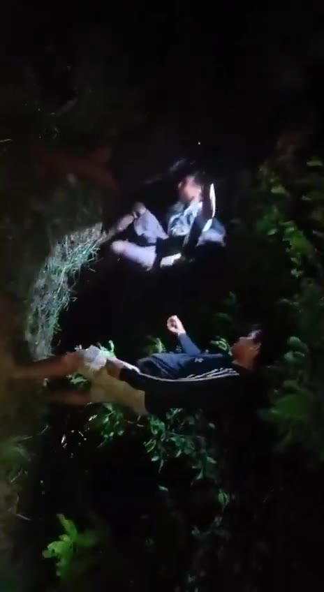 Myanmar: a junta policeman in the Salin township of the Magway region, managed to sneak away from his position during the night an defect towards the resistance with his weapons