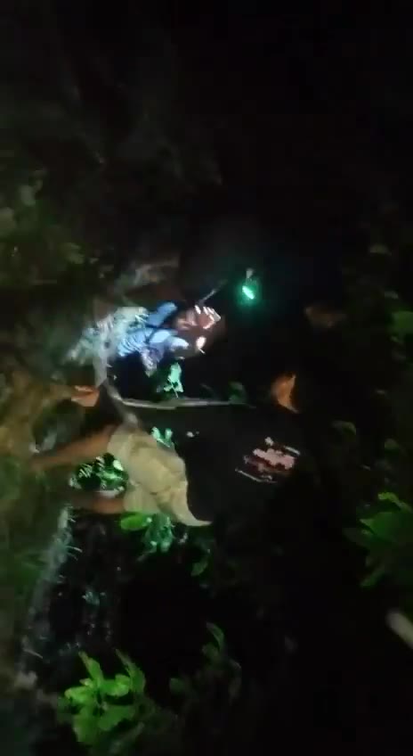 Myanmar: a junta policeman in the Salin township of the Magway region, managed to sneak away from his position during the night an defect towards the resistance with his weapons