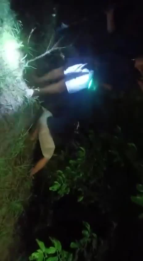 Myanmar: a junta policeman in the Salin township of the Magway region, managed to sneak away from his position during the night an defect towards the resistance with his weapons