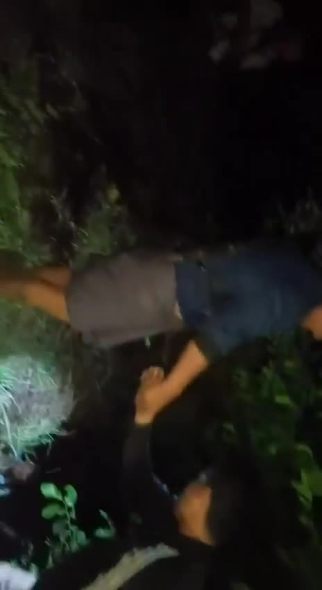 Myanmar: a junta policeman in the Salin township of the Magway region, managed to sneak away from his position during the night an defect towards the resistance with his weapons