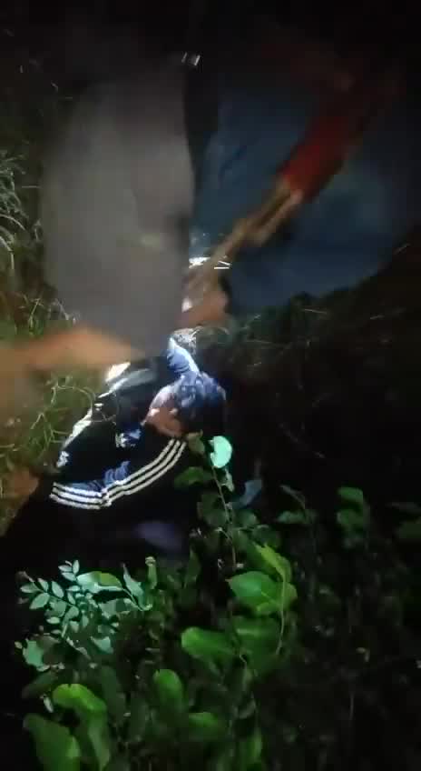 Myanmar: a junta policeman in the Salin township of the Magway region, managed to sneak away from his position during the night an defect towards the resistance with his weapons