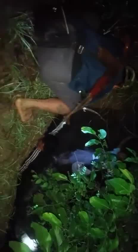 Myanmar: a junta policeman in the Salin township of the Magway region, managed to sneak away from his position during the night an defect towards the resistance with his weapons