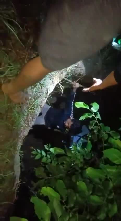 Myanmar: a junta policeman in the Salin township of the Magway region, managed to sneak away from his position during the night an defect towards the resistance with his weapons