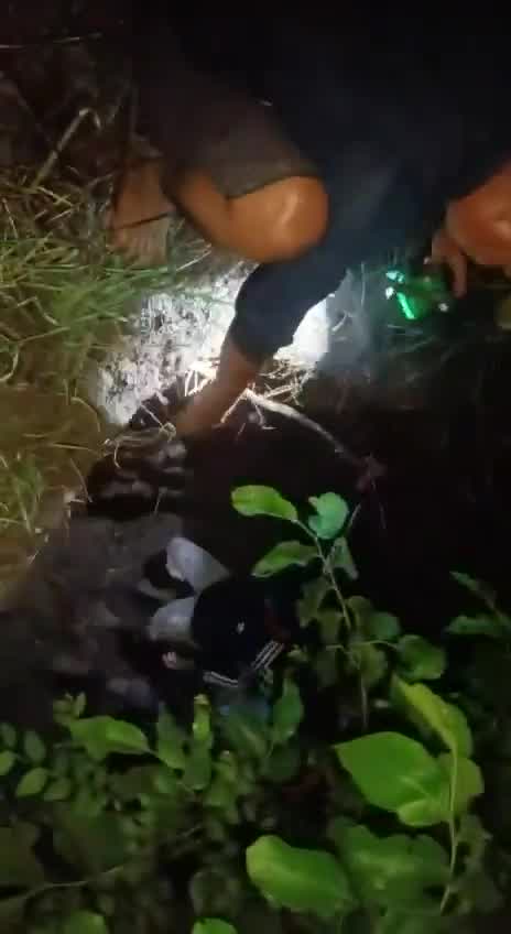 Myanmar: a junta policeman in the Salin township of the Magway region, managed to sneak away from his position during the night an defect towards the resistance with his weapons