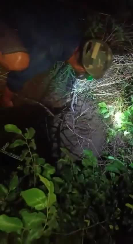 Myanmar: a junta policeman in the Salin township of the Magway region, managed to sneak away from his position during the night an defect towards the resistance with his weapons