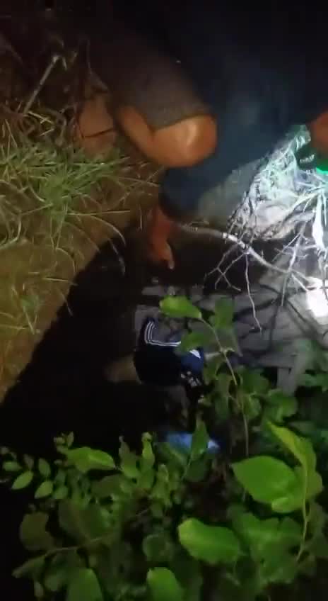 Myanmar: a junta policeman in the Salin township of the Magway region, managed to sneak away from his position during the night an defect towards the resistance with his weapons