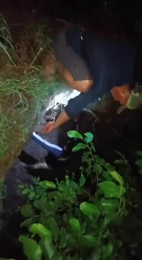 Myanmar: a junta policeman in the Salin township of the Magway region, managed to sneak away from his position during the night an defect towards the resistance with his weapons