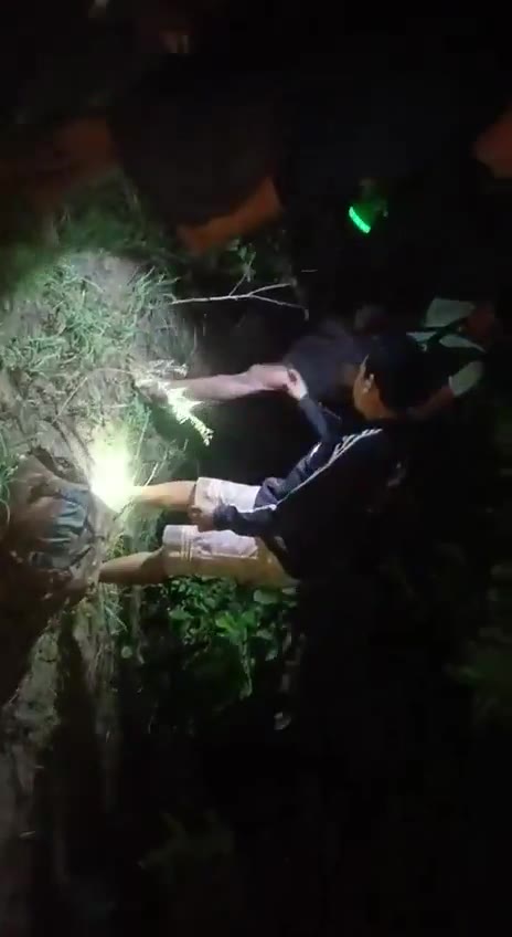 Myanmar: a junta policeman in the Salin township of the Magway region, managed to sneak away from his position during the night an defect towards the resistance with his weapons