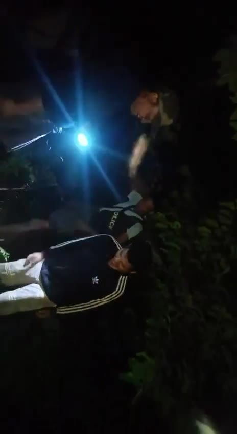 Myanmar: a junta policeman in the Salin township of the Magway region, managed to sneak away from his position during the night an defect towards the resistance with his weapons